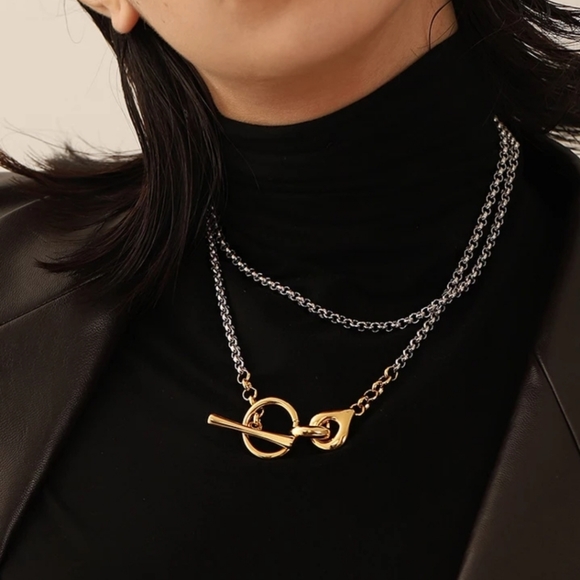 2 TONE chunky Paperclip style EARRINGS 📎 - Picture 3 of 4